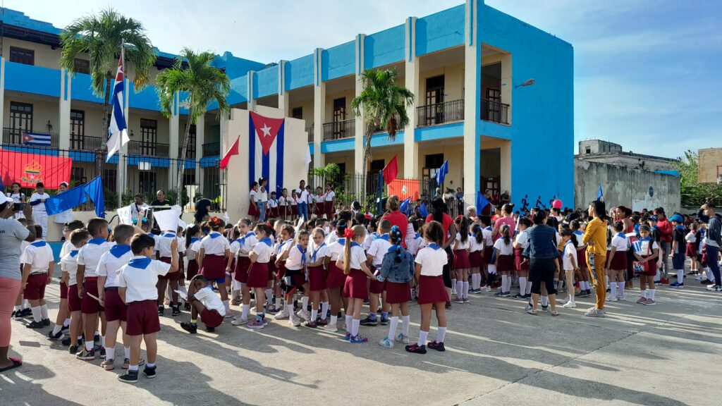 Pioneros de la escuela primaria Josué País García, Camagüey