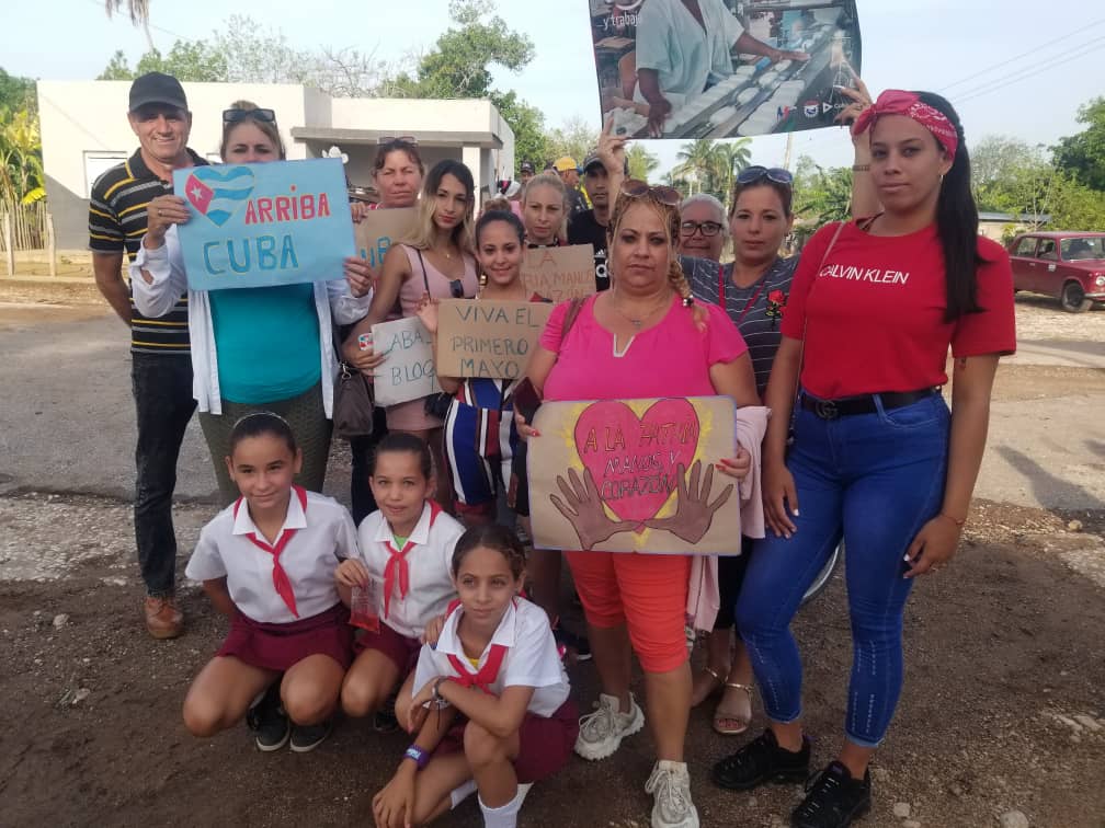 Desfile en comunidades agramontinas saluda el 1ro de Mayo