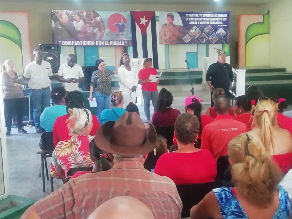 Autoridades de Camagüey en intercambio con el pueblo