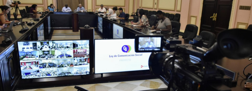 Debaten diputados cubanos proyecto de Ley de Comunicación Social
