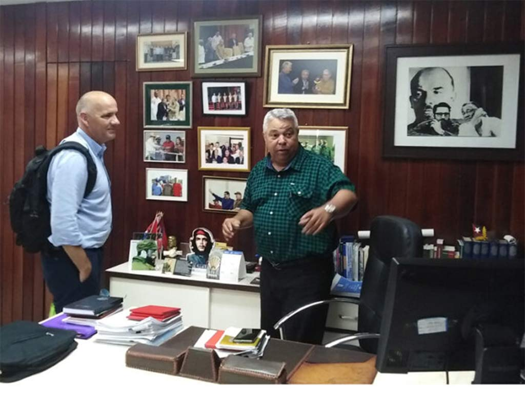 Dialoga líder comunista portugués con dirigente obrero de Cuba