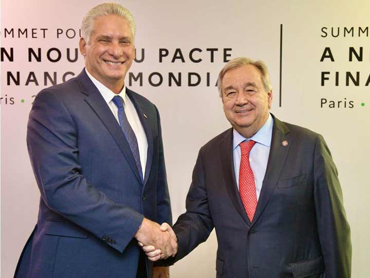 Dialogan en Francia presidente cubano y secretario general de ONU