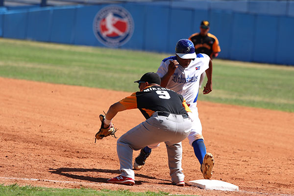 Anuncian reprogramación de juegos pendientes de Serie Nacional de Béisbol