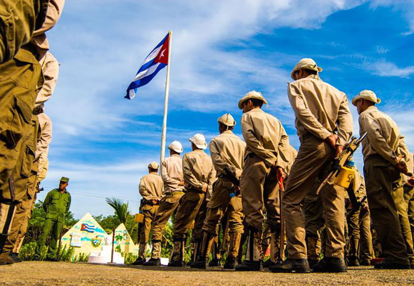 Felicita General de Ejército Raúl Castro a integrantes del EJT