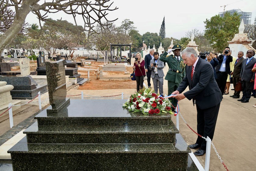 Presidente cubano rinde homenaje al Comandante Raúl Díaz-Argüelles 