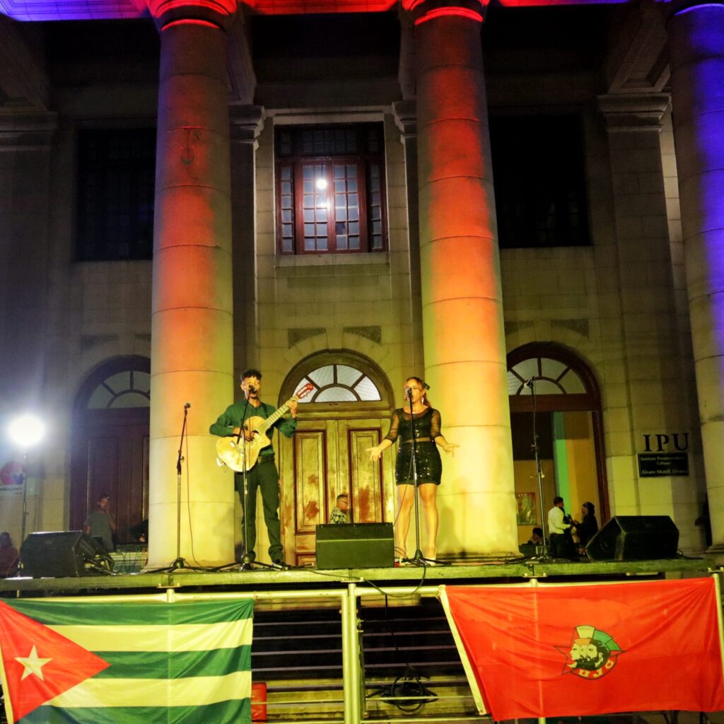 Música y poemas para Fidel en su aniversario 97
