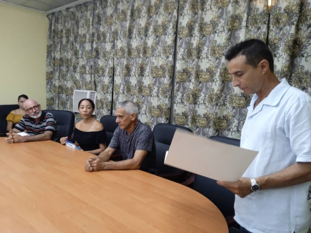 Reconocen en Camagüey a especialistas en gestión documental