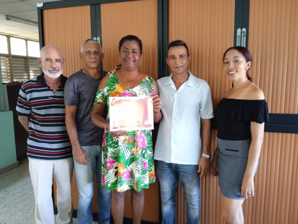 Reconocen en Camagüey a especialistas en gestión documental