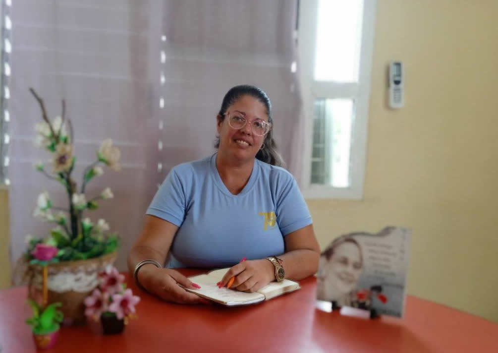 Camagüeyanas saludan aniversario 63 de la Federación de Mujeres Cubanas
