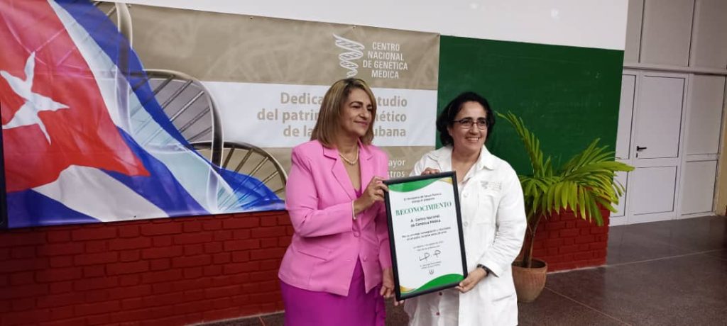 Felicitan al colectivo del Centro de Genética Médica por su aniversario 20