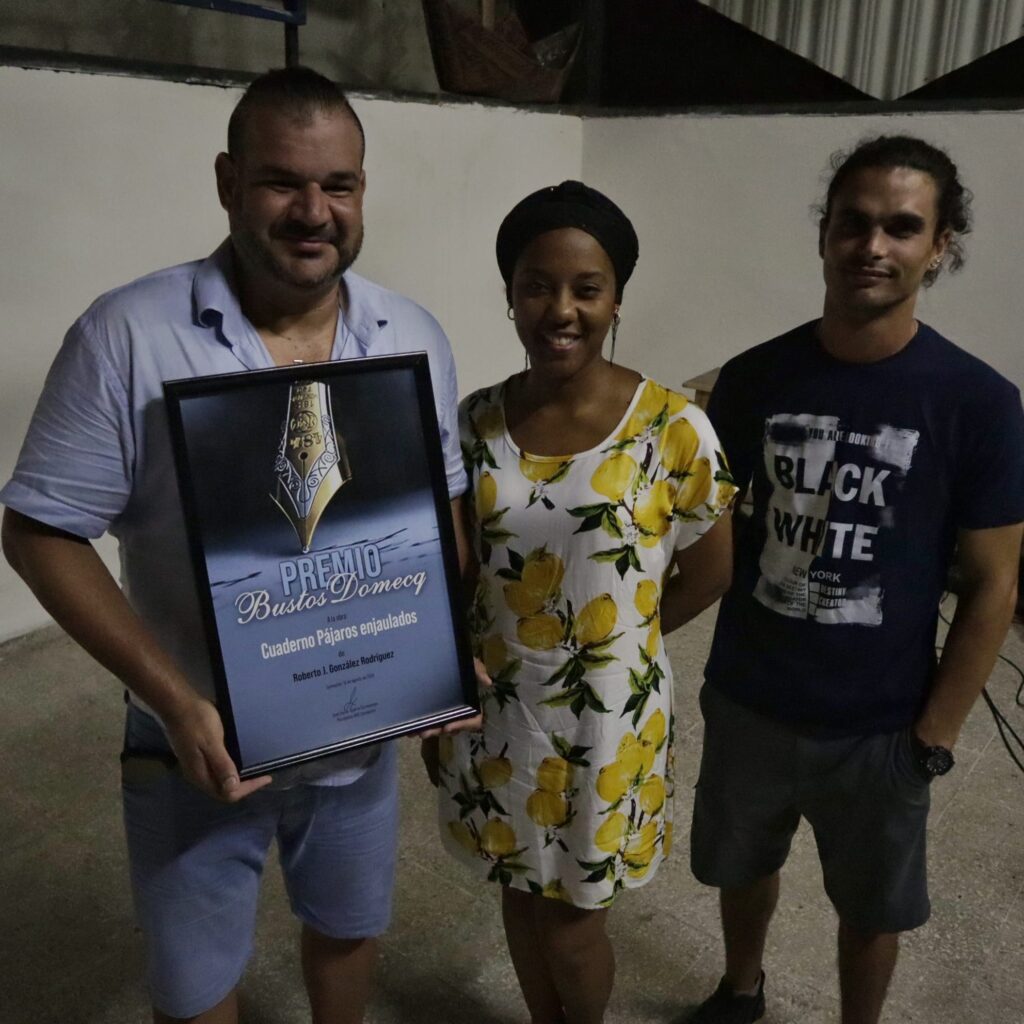 Entregan en Camagüey premio literario Bustos Domecq