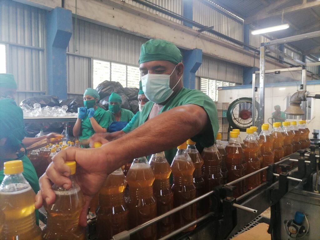 Fábrica de Refrescos de Camagüey aplica variantes y mantiene vitalidad productiva