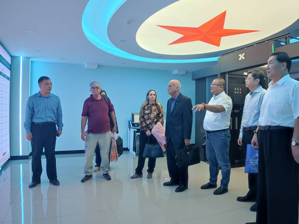 Delegación de Cuba asiste a inauguración de instituto chino dedicado a la inteligencia artificial