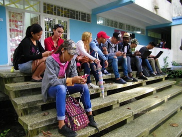 Camagüey university students remember Che Guevara