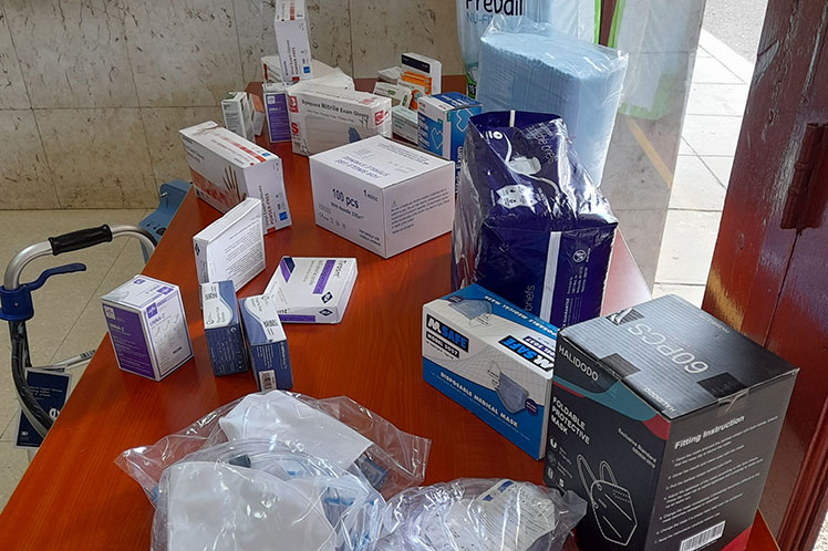 Organizaciones sindicales entregaron donativos a hospitales cubanos