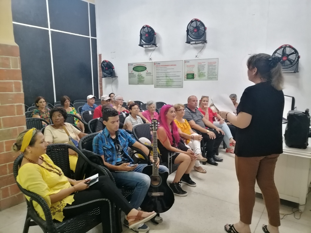 Retirees from Pharmacies and Opticians of Camagüey share scientific experiences