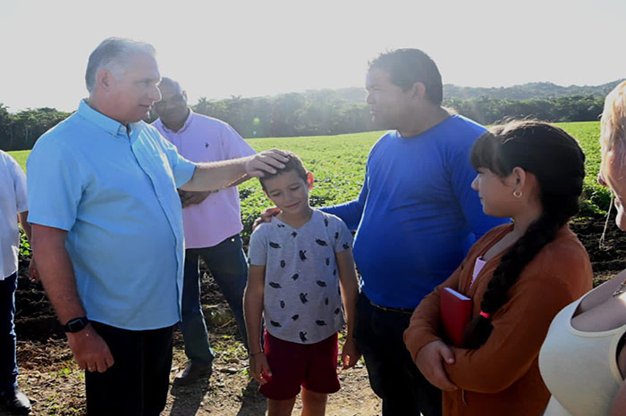 Recorre Díaz-Canel como diputado sitios de interés en Santa Clara 