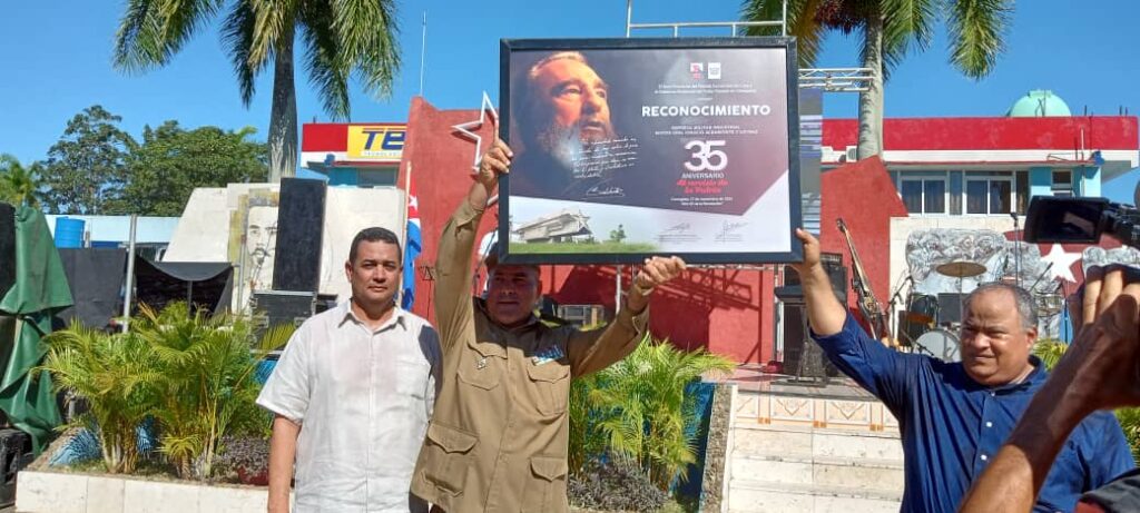Recordado Fidel en acto por aniversario de planta mecánica