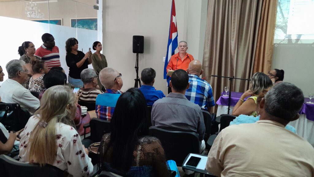 Entregan Distinción 509 Aniversario de Camagüey durante evento radialista