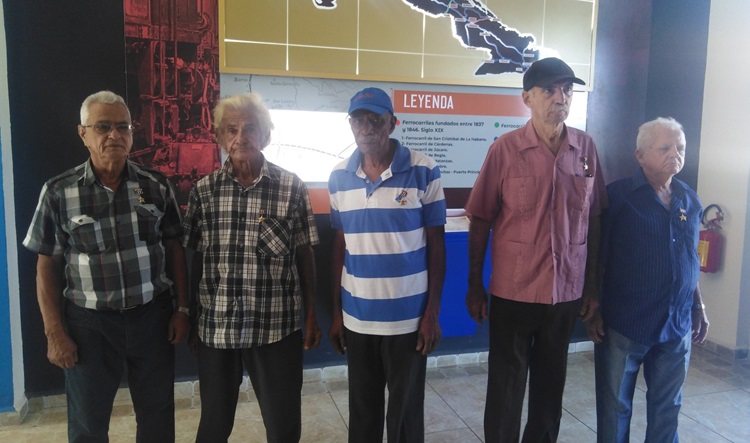 Reconocen entrega de héroes del trabajo en Camagüey