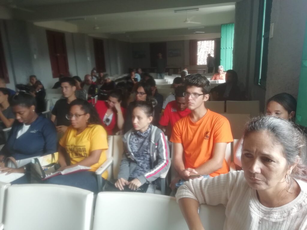 Autoridades de Camagüey intercambian con delegados a asamblea juvenil