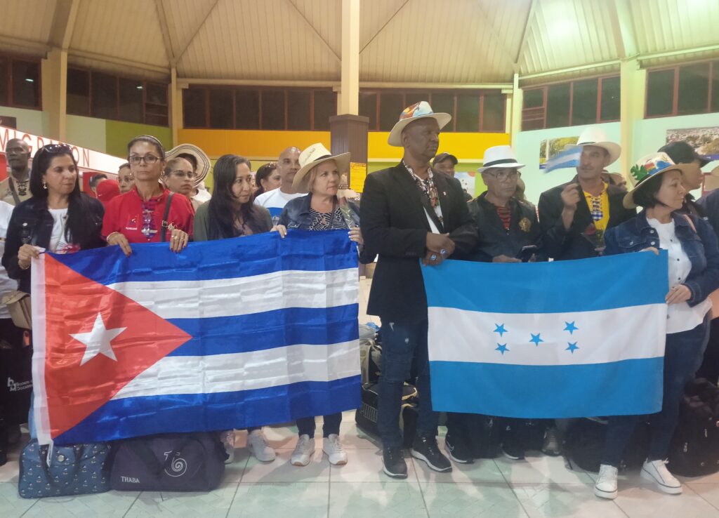 Arriban a Camagüey colaboradores cubanos de Educación