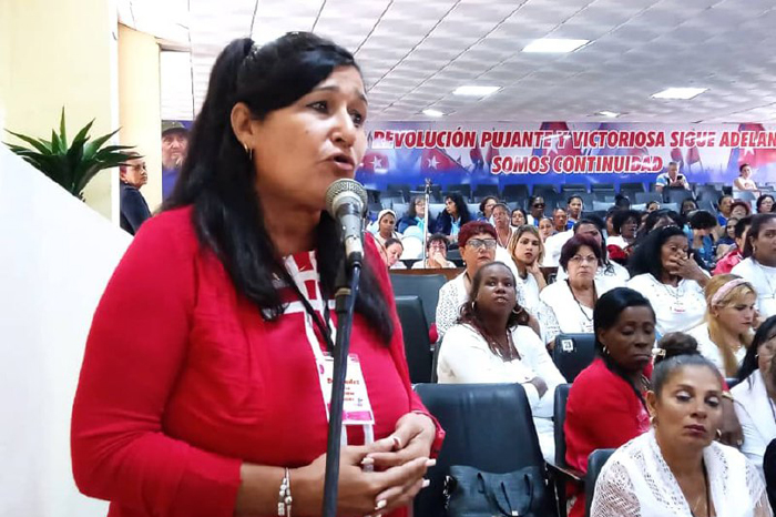 Con sentido crítico y renovador debaten federadas camagüeyanas 