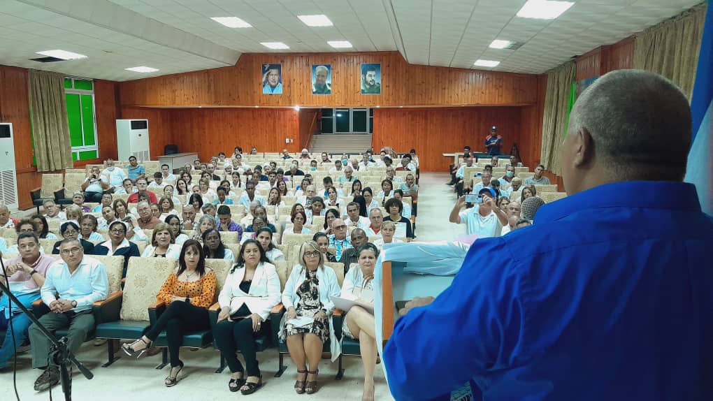 Reconocen en Camagüey compromiso de los trabajadores de la Salud