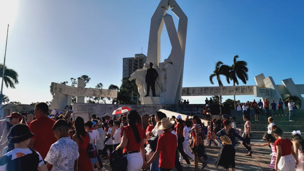 En Camagüey los niños desfilaron en recordación de José Martí