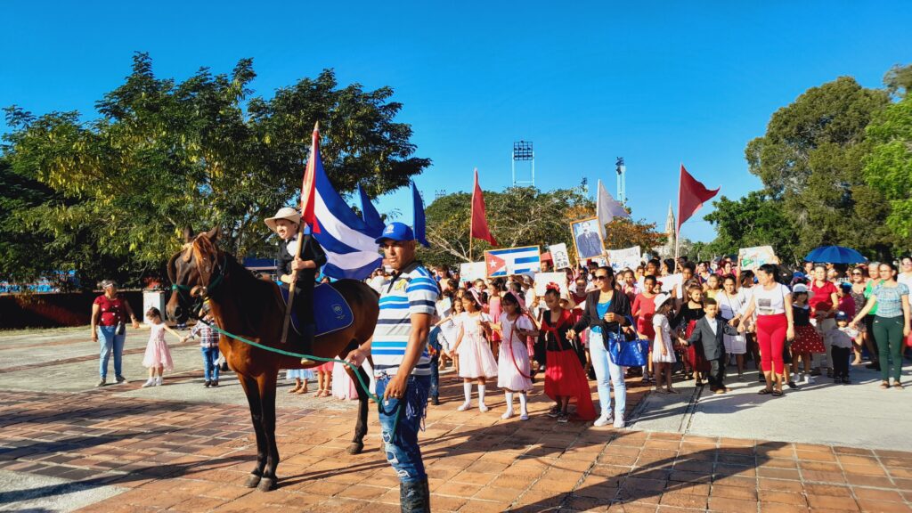 En Camagüey los niños desfilaron en recordación de José Martí