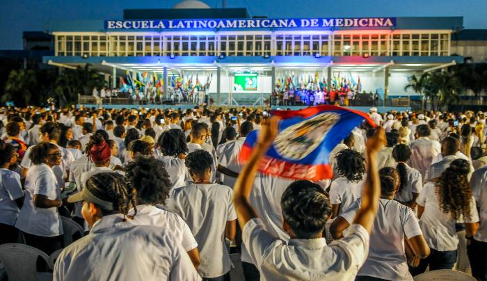 Escuela Latinoamericana de Medicina: primera institución médica cubana con certificación internacional