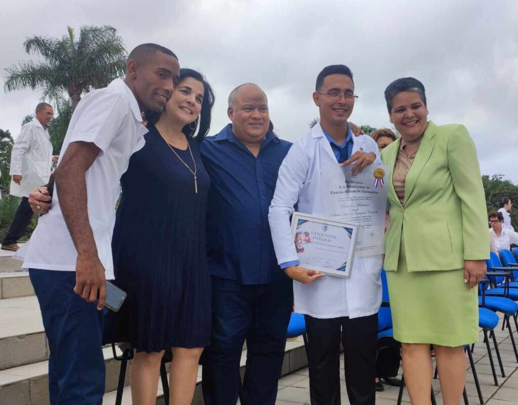 Universidad de Ciencias Médicas de Camagüey gradúa nuevos profesionales