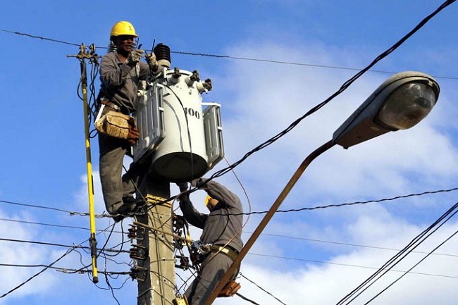 Electrical workers from Camagüey promote various tasks