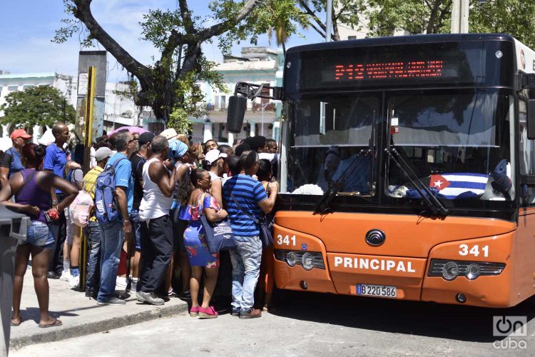 A debate sindical afectaciones del transporte en Cuba