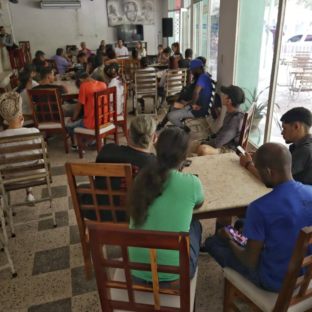 Exchange in Camagüey on the actions of the Hermanos Saíz Association