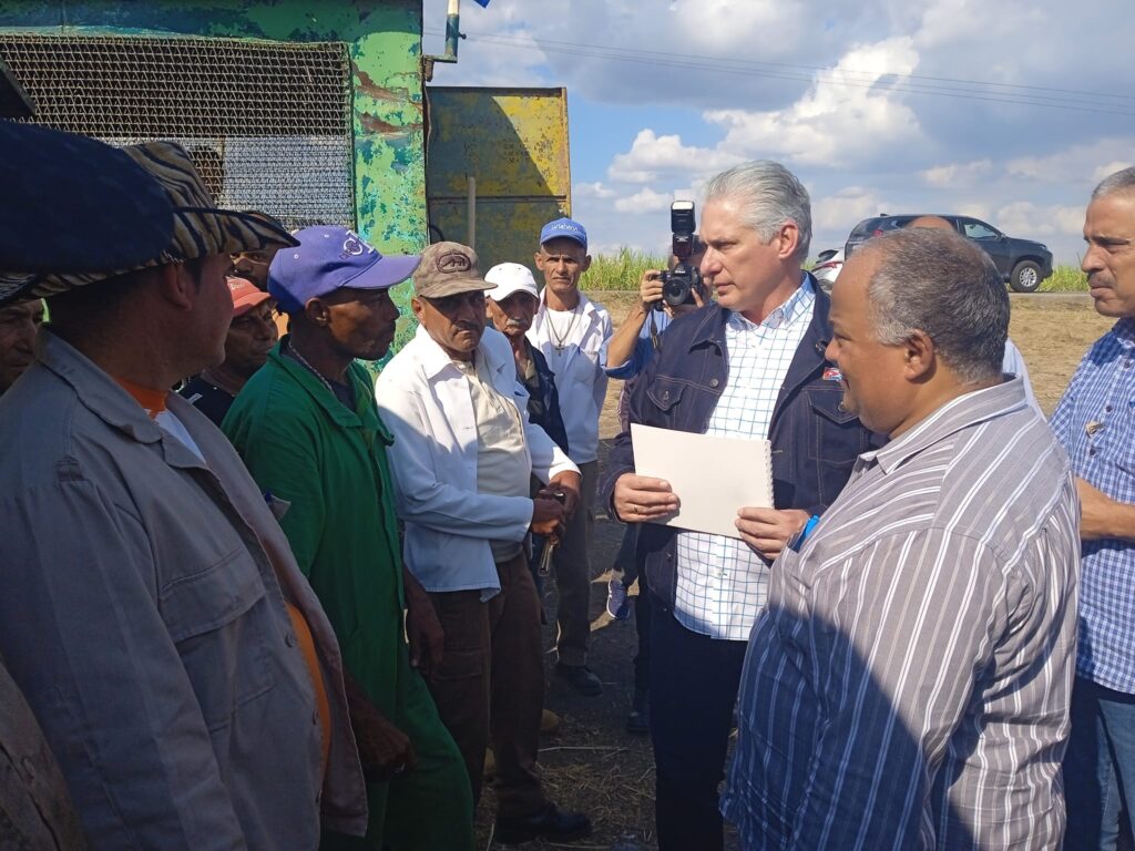 Constata Díaz-Canel quehacer en empresa cañera de Santa Cruz del Sur, Camagüey