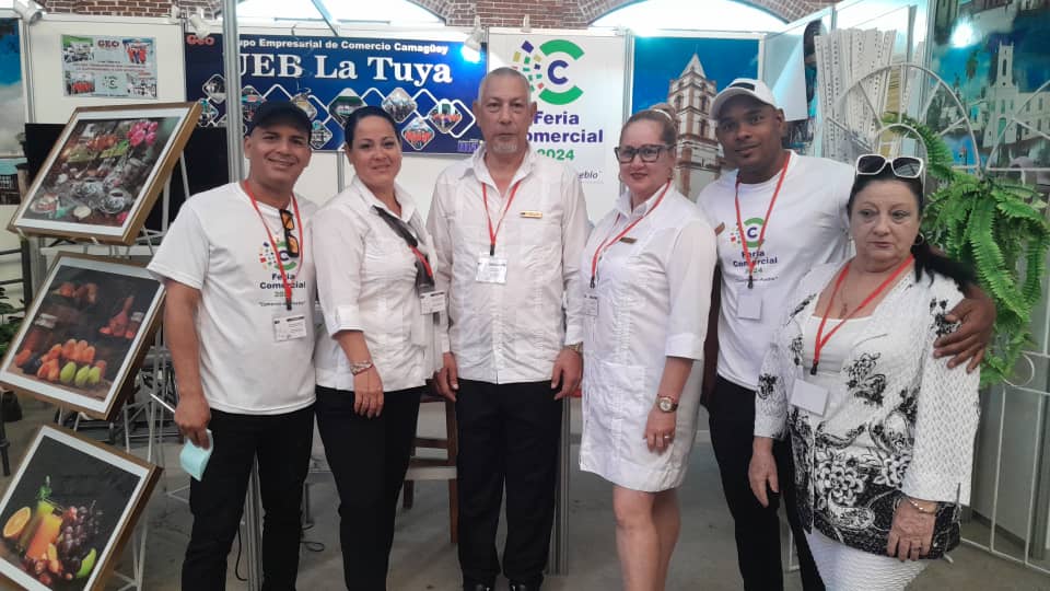 Agasajadas entidades camagüeyanas en Feria Comercial 2024