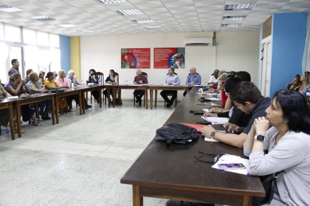 Ministerio de Educación Superior evalúa estrategia de trabajo en universidad camagüeyana