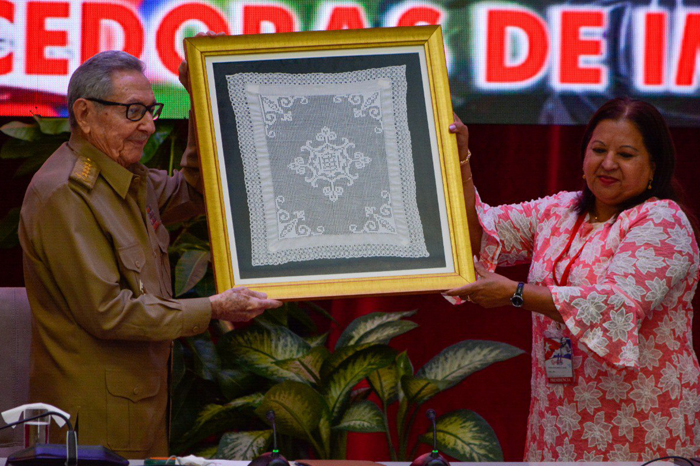 Raúl Castro: "Estamos orgullosos de las mujeres cubanas"