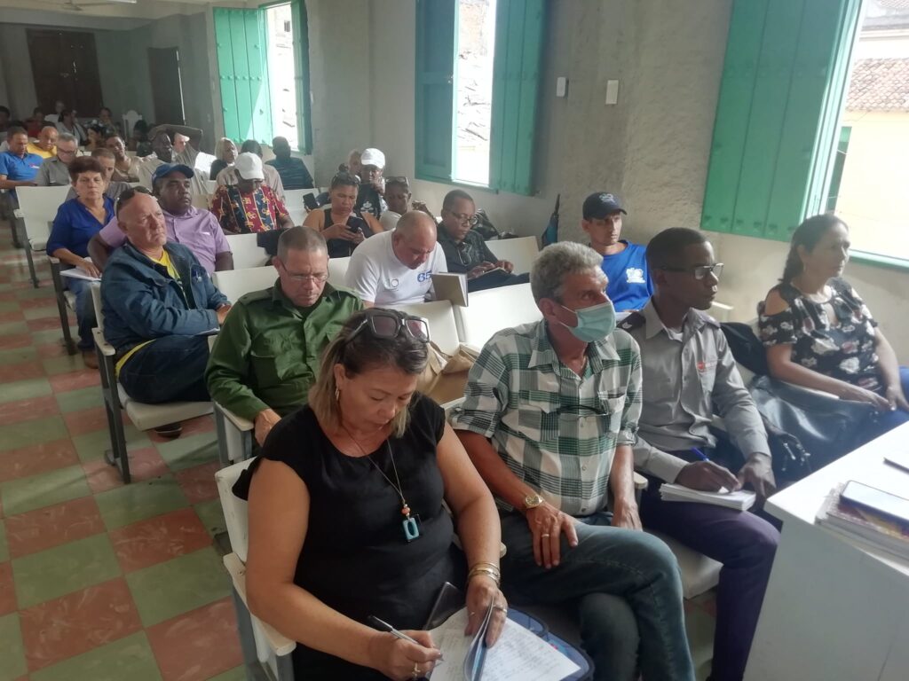 Chequean en Camagüey marcha de los servicios básicos 