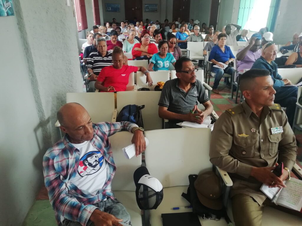 Authorities check the progress of basic services in Camagüey