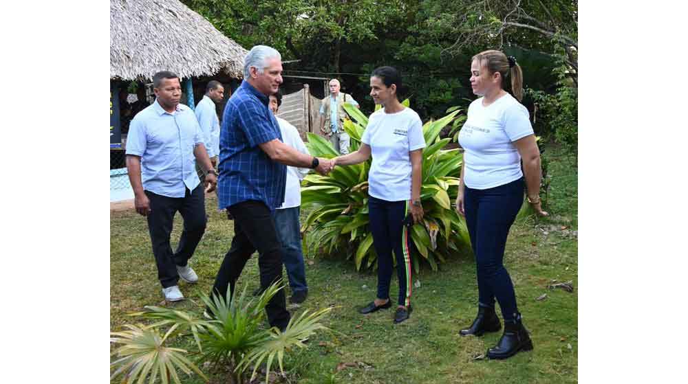 Presidente de Cuba evalúa experiencias en la Isla de la Juventud