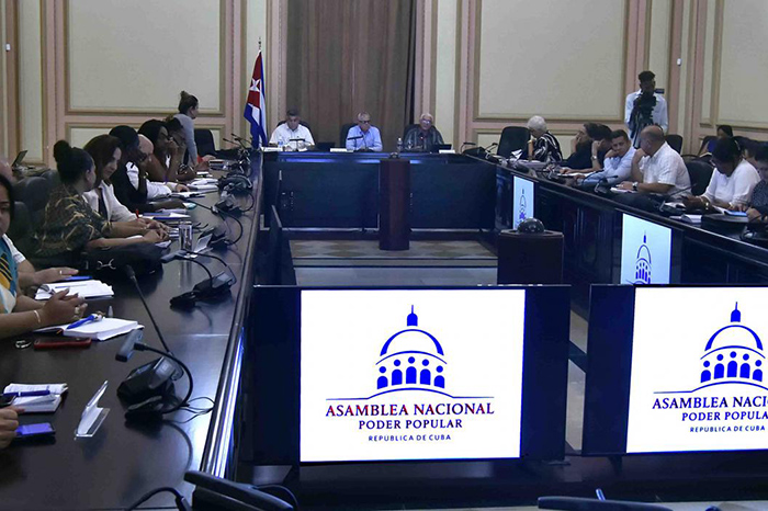 Analizan marcha de proceso de descentralización de competencias