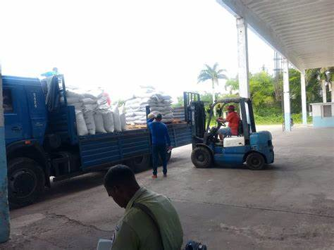 Analizan gobernadores de Cuba avance de la economía