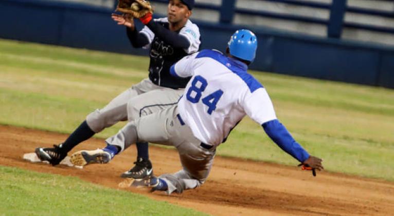 Vegueros lidera en solitario campeonato cubano de béisbol
