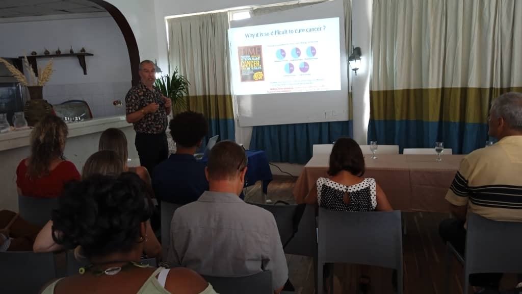 Sesiona Sexto Congreso Internacional sobre Farmacología de Productos Naturales en Camagüey