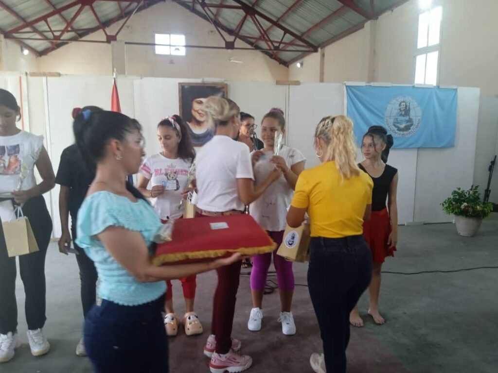 Reconocen en Camagüey a mujer con extraordinarias trayectorias