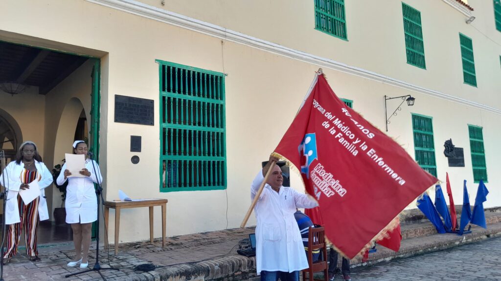 En Camagüey bandera del Programa del Médico de la Familia