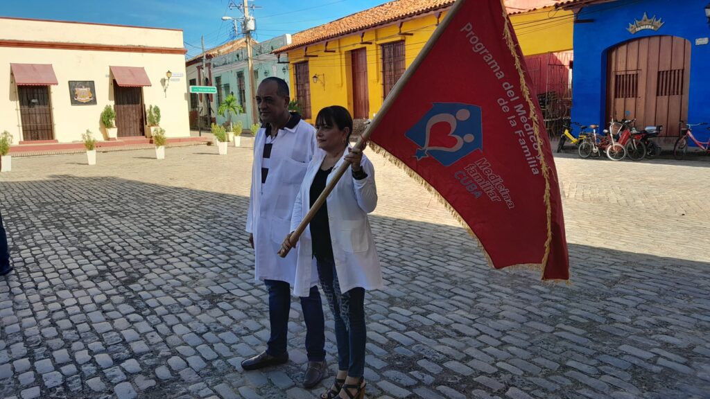 En Camagüey bandera del Programa del Médico de la Familia