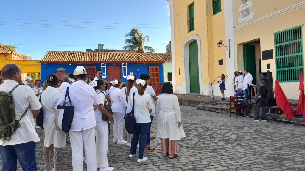 En Camagüey bandera del Programa del Médico de la Familia